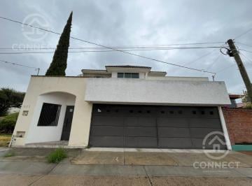 Casa · 560m² · 3 Recámaras · 3 Estacionamientos · Casa en Venta, Villas del Campestre, Zona Norte León Gto