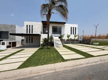 Casa · 456m² · 4 Recámaras · 8 Estacionamientos - ROSA LINDA · Casa en Venta en Fraccionamiento Lomas de Cocoyoc Morelos