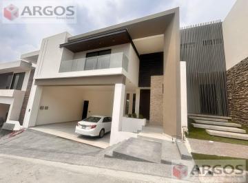 Casa · 583m² · 4 Recámaras · 3 Estacionamientos · Casa en Fraccionamiento Castaños del Vergel