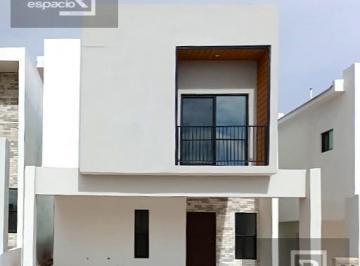 Casa · 207m² · 3 Recámaras · 2 Estacionamientos · Casa en Venta en Zona del Reliz Cerca de La Uvm
