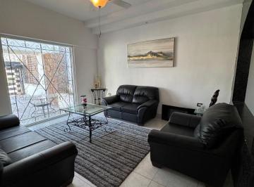 Casa · 300m² · 3 Recámaras · 2 Estacionamientos · Casa en Venta en Residencial Cumbres con Alberca