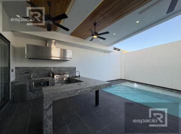 Casa · 630m² · 4 Recámaras · 4 Estacionamientos · Casa en Venta en Lomas de San Charbel
