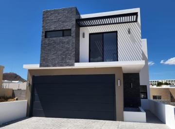 Casa · 207m² · 3 Recámaras · 4 Estacionamientos · Casa en Venta en Zona Reliz