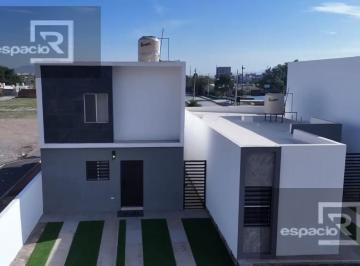 Casa · 90m² · Casa en Venta Al Sur Cerca de Juan Pablo II