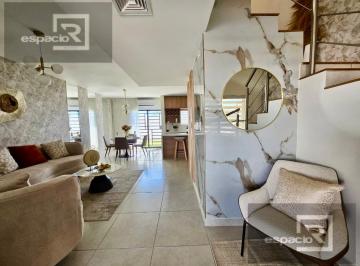 Casa · 177m² · 3 Recámaras · 2 Estacionamientos · Casa en Venta Zona El León, Cerca de Alsuper y Romanzza!