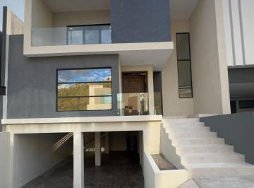 Casa · 415m² · 4 Estacionamientos · Casa en Venta en Bosque Real Zona, Valles