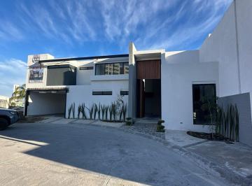 Casa · 443m² · 4 Recámaras · 3 Estacionamientos · Casa en Venta en Jardines del Campestre León Guanajuato Zona Norte