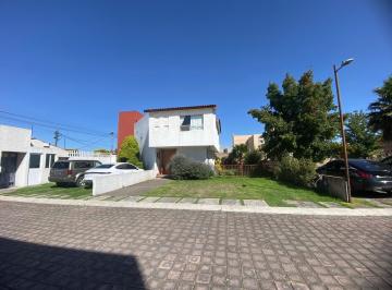 Casa · 246m² · 4 Estacionamientos · Casa en Venta en Paseo de La Asuncion