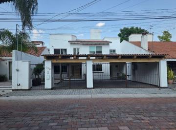 Casa · 397m² · 4 Recámaras · 3 Estacionamientos · Casa en Venta en Privada Jurica Querétaro