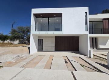 Casa · 200m² · 3 Recámaras · 2 Estacionamientos · Casa en Venta, en Corregidora, Queretaro