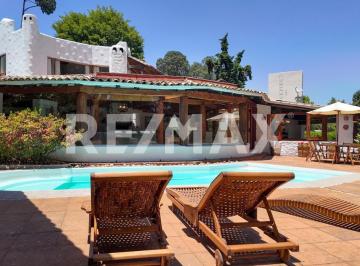 Casa · 800m² · 4 Recámaras · 2 Estacionamientos · Casa en Renta - (4)