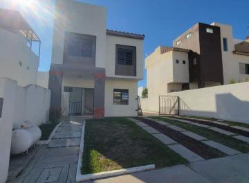 Casa de 3 habitaciones, Tijuana · Casa en Venta con 200 m² Terreno, Casa Club y Alberca Zona Costa de Playas de Tijuana