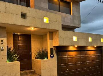 Casa de 4 habitaciones, Naucalpan de Juárez · Venta de Casa en Jardines de Satélite, Naucalpan de Juarez