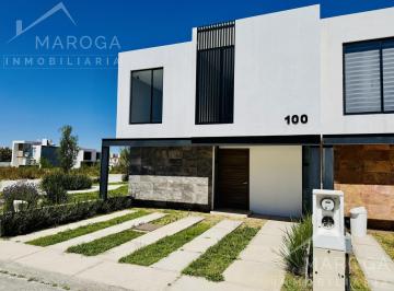 Casa · 167m² · 3 Recámaras · 2 Estacionamientos · Casa de 3 Recámaras y Roof Garden en Villa San Juan Pachuca Hidalgo