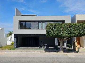Casa de 4 habitaciones, San Luis Potosí · Casa en Pedregal con Acabados de Lujo | $15.9 Mdp