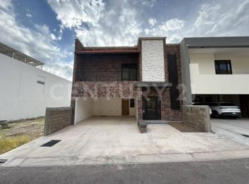 Casa · 313m² · 3 Recámaras · 2 Estacionamientos · Casa en Venta en Fraccionamiento Bosque Real en Chihuahua, Chihuahua
