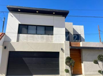 Casa · 150m² · 4 Recámaras · 2 Estacionamientos · Casa en Venta en Playas de Tijuana, Tijuana Baja California.