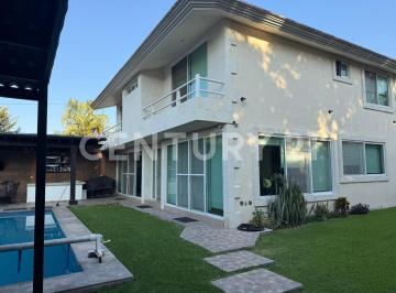 Casa · 420m² · 5 Recámaras · 2 Estacionamientos · Casa en Venta en Colinas de Oaxtepec, Yautepec, Morelos