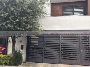 Casa · 165m² · 3 Recámaras · 2 Estacionamientos · Casa en Venta en Cumbres San Patricio