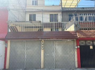Casa de 7 habitaciones, Iztapalapa · Casa con 7 Recámaras en Venta, Desarrollo Urbano Quetzalcóatl, Iztapalapa, Cdmx.