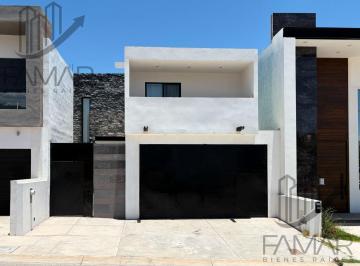 Casa · 205m² · 3 Recámaras · 2 Estacionamientos · Casa en Venta Valdivia II