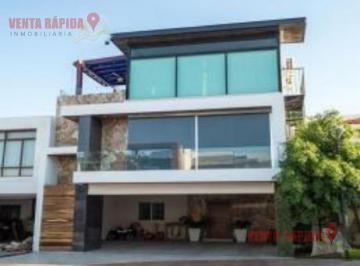 Casa · 448m² · 4 Recámaras · 4 Estacionamientos · Casa en Fraccionamiento Pueblo Bonito
