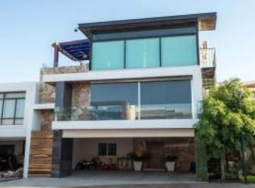 Casa · 448m² · 4 Recámaras · 4 Estacionamientos · Casa en Fraccionamiento Pueblo Bonito