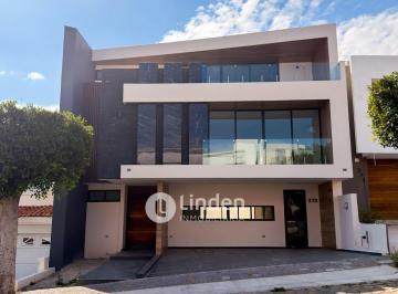 Casa · 309m² · 4 Recámaras · 2 Estacionamientos · Casa en Venta en Cluster 888, Lomas de Angelópolis I, Puebla
