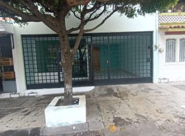 Casa de 3 habitaciones, Colima · Casa Venta con Local Comercial en Colima.