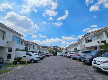 Casa · 215m² · 4 Recámaras · 2 Estacionamientos · Casa en Venta en Vista del Valle en Conjunto Cerrado
