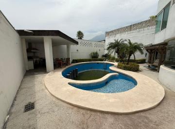 Casa · 626m² · 4 Recámaras · 3 Estacionamientos · Casa - Rincón de La Sierra