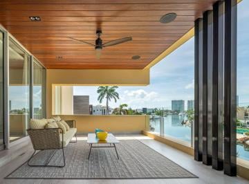 Casa · 1400m² · 4 Recámaras · 5 Estacionamientos · Venta Casa en Los Canales, Puerto Cancún