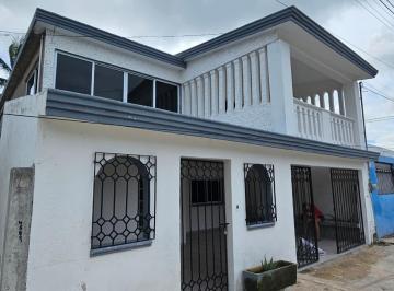 Casa · 240m² · 5 Recámaras · Casa en Venta en Chelem