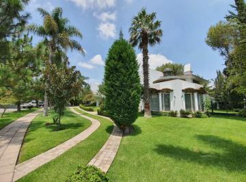 Casa en condominio · 780m² · 5 Recámaras · 4 Estacionamientos · Casa de Lujo en Venta en Valle Real Gran Jardín