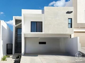 Casa de 3 habitaciones, Chihuahua · Casa en Venta en Torralba con Recámara en Planta Baja, Zona Valle Escondido