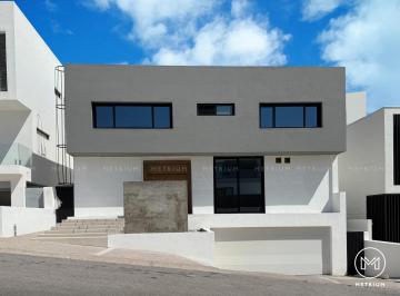 Casa · 692m² · 4 Recámaras · 4 Estacionamientos · Bosques de San Francisco con Alberca y Rec en Planta Baja