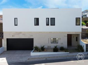 Casa · 364m² · 4 Recámaras · 4 Estacionamientos · Natura con Recamara en Planta Baja y Paneles Solares