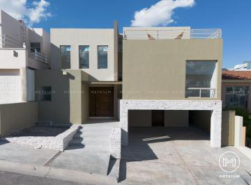 Fachada · Casa en Venta en Cantera del Pedregal Frente a Parque con Roof Top, Zona Valles Cantera