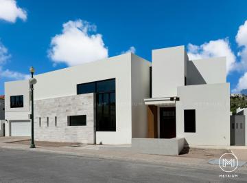 Casa · 550m² · 4 Recámaras · 2 Estacionamientos · Casa en Venta en Bosques de San Francisco con Alberca y Rec Planta Baja