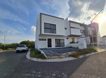 Casa de 4 habitaciones, Querétaro · Casa en Venta con Roof Garden en Gran Reserva Preserv Juriquilla, Queretaro
