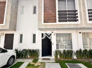 Casa de 2 habitaciones, Coronango · Casa en Venta de 2 Habitaciones a 10 Min de Volkswagen, Min de Oulet en Fraccionamiento con Alberca