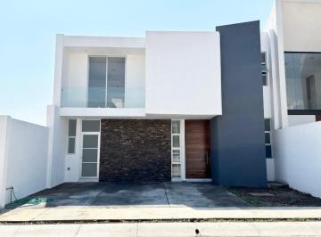 Casa en condominio de 4 habitaciones, Colima · Casa en Venta en La Herradura Colima 3 Recámaras con Estudio en Planta Baja