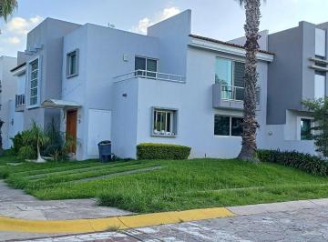 Casa en condominio de 3 habitaciones, Zapopan · Casa en Venta Dentro de Coto en Jardín Real, Zapopan