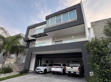 Casa · 520m² · 3 Recámaras · 3 Estacionamientos · Casa en Venta en Carretera Nacional