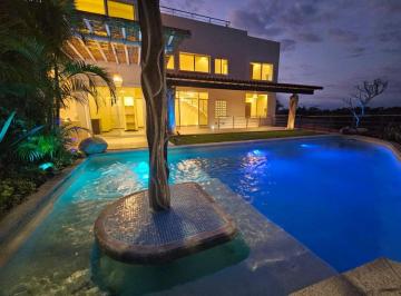 Casa de 4 habitaciones, Jojutla · Casa en Venta en Tequesquitengo