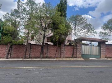 Casa de 4 habitaciones, Morelia · Casa con 905 m² de Terreno y 4 Recámaras en Venta, Lomas de La Campiña