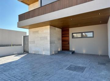 Casa en condominio · 283m² · 3 Recámaras · 3 Estacionamientos · Casa en Venta en Campanario Norte - (4)
