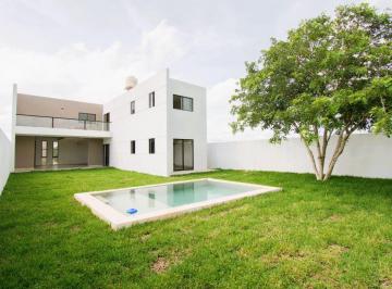 Casa de 3 habitaciones, Mérida · Casa de 2 Plantas en Preventa, con Recámara en Pb y Alberca, Dentro de Privada.