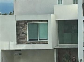Casa de 3 habitaciones, Puebla · Vendo Casa en Fracc. Saucedal (Atrás de Paseo Destino)