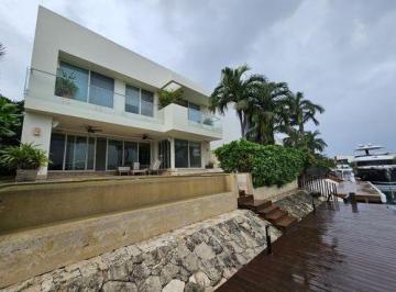Casa · 450m² · 4 Recámaras · 2 Estacionamientos · Venta Casa en Puerto La Paz, Puerto Cancun